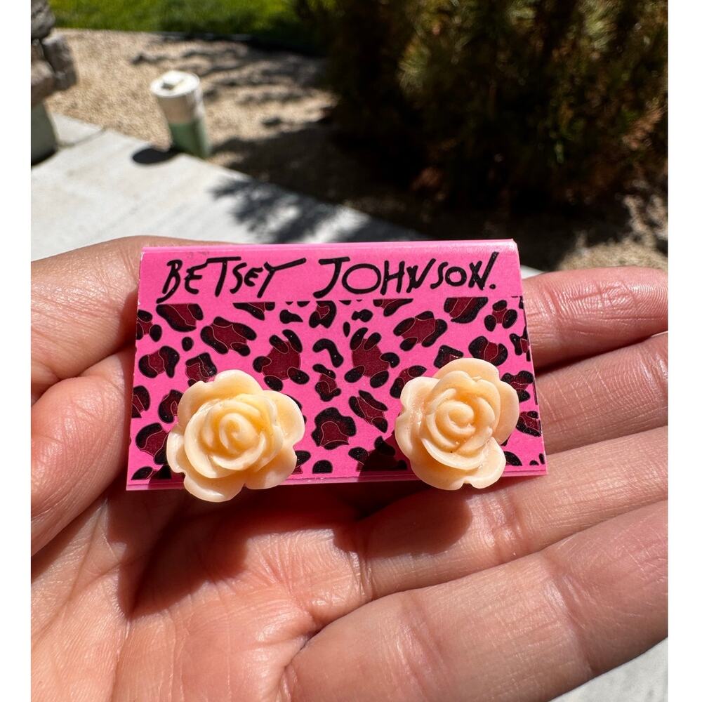 Betsey Johnson carved cream lucite rose stud earrings Vintage coquette feminine